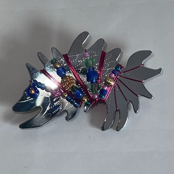 Vintage LIZTECH 1998 Cut Out Beaded Fish Silver Tone Brooch Pin - Picture 2 of 4
